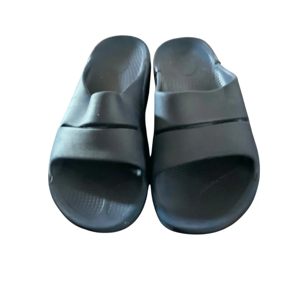 Oofos Men's OOahh Black Open Toe Slip On Slide Recovery Sandals Size 13 US